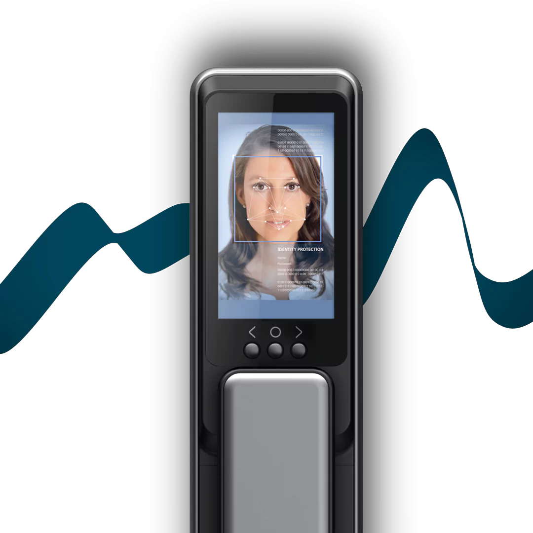 מנעול חכם עם מסך וידאו שעליו נראית בחורה